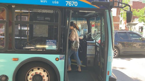公共巴士载客 · 免费素材视频