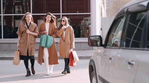 有关下落, 大衣, 女性的免费素材视频