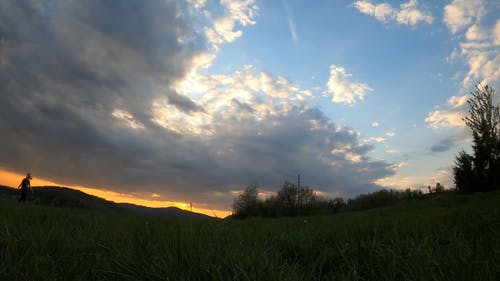 有关傍晚天空, 天性, 女人的免费素材视频