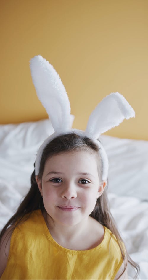有关儿童, 兔子, 兔子耳朵的免费素材视频