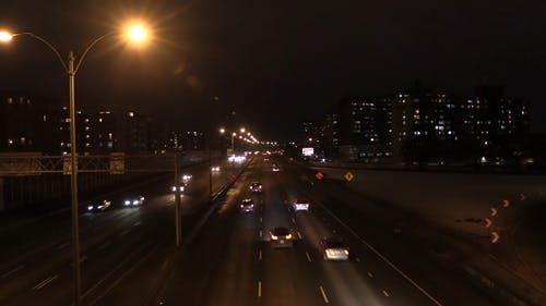 晚上在高速公路上旅行 · 免费素材视频