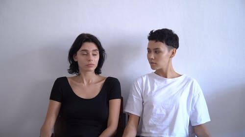 有关侧面图, 凝视, 同性的免费素材视频