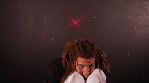 男人做拳 · 免费素材视频