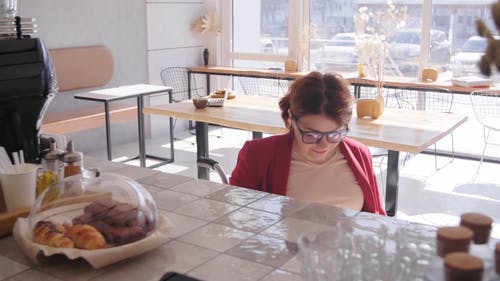 有关付款, 咖啡厅, 女人的免费素材视频