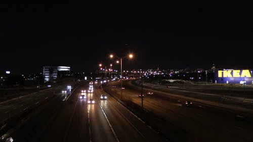 夜间高速公路上的机动车交通流量 · 免费素材视频