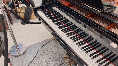 Ab; Ack现代电子钢琴 · 免费素材视频