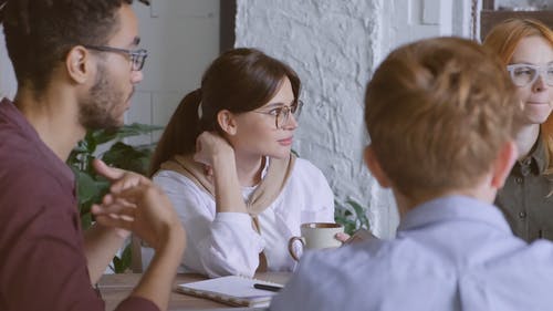 一群人在开会 · 免费素材视频