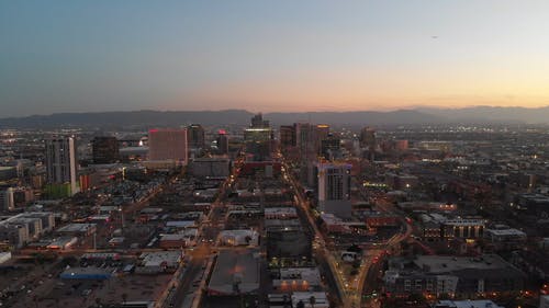 亚利桑那州凤凰城城市线的无人机画面 · 免费素材视频