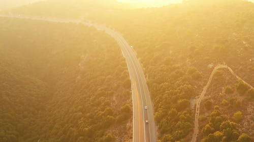 在山坡上修路的道路 · 免费素材视频