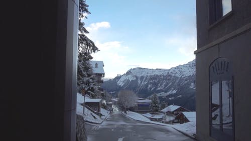 白雪覆盖的山村 · 免费素材视频