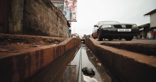 一条开放的街道洪水运河 · 免费素材视频
