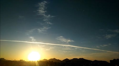 这座山的日落美景 · 免费素材视频