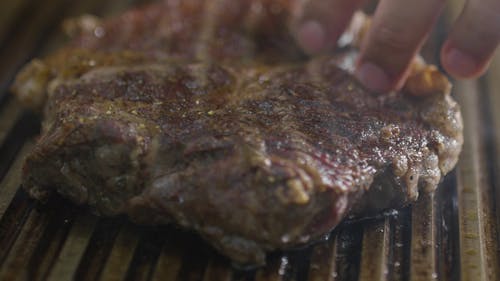 被烤的肉的特写视图 · 免费素材视频