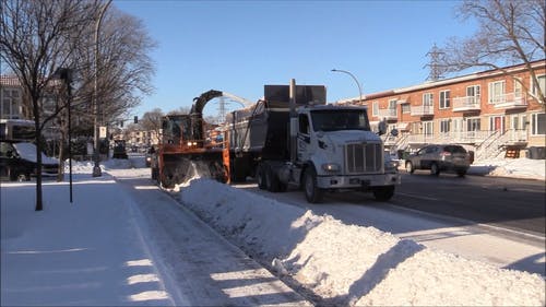 街上的吹雪机 · 免费素材视频