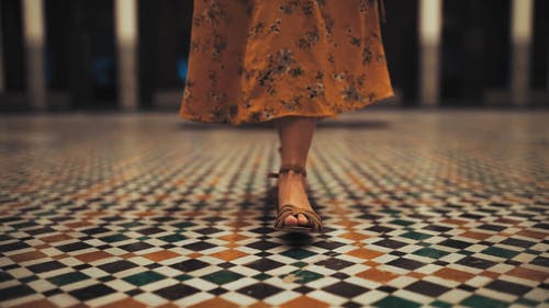 有关尺, 地板, 女人的免费素材视频