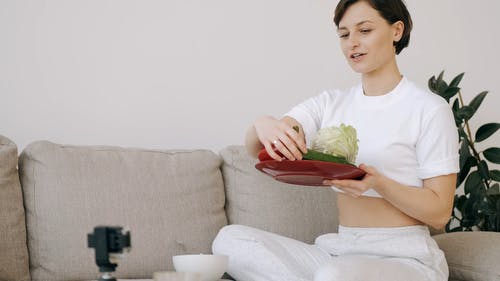 有关女人, 新鲜蔬菜, 盘子的免费素材视频