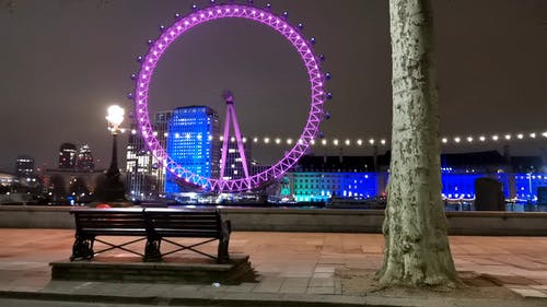 伦敦眼和国会大厦在晚上的灯光显示 · 免费素材视频