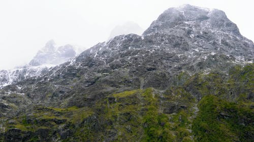 落基山脉表面的积雪 · 免费素材视频