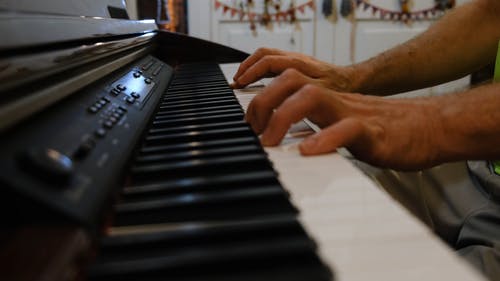 有关仪器, 手指, 乐器的免费素材视频