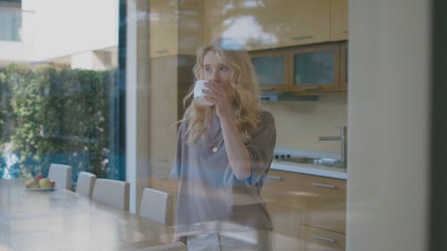 有关儿童, 反射, 喝咖啡的免费素材视频