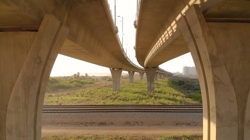 天桥下的铁路 · 免费素材视频