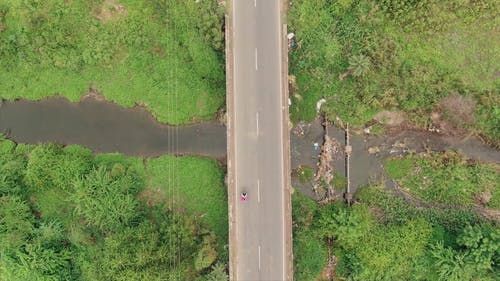 无人驾驶的街道无人机画面 · 免费素材视频