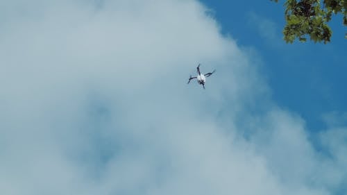 有关四轴飞行器, 多云的, 天空的免费素材视频