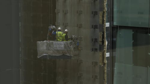 施工电梯的人 · 免费素材视频