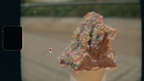 复古风格的锥体上的冰淇淋 · 免费素材视频