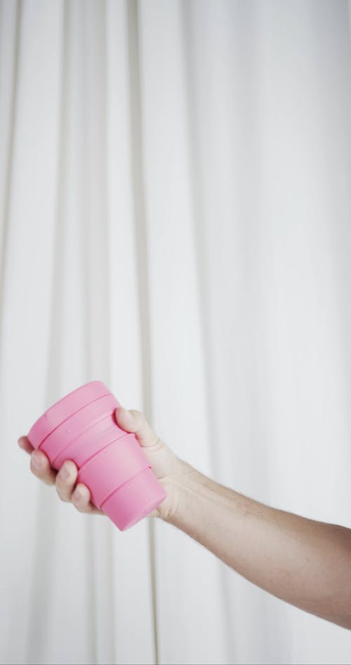 用橡胶杯代替塑料杯 · 免费素材视频