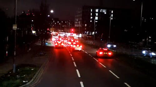车辆过马路的镜头 · 免费素材视频