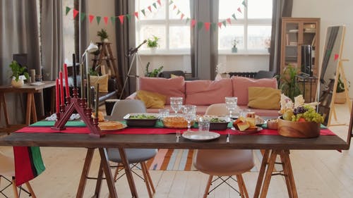 庆祝宽扎节的餐桌布置 · 免费素材视频