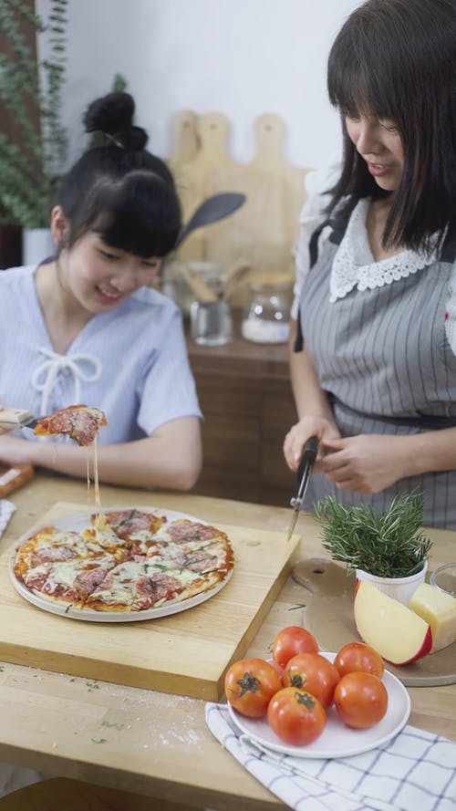 有关乳酪, 在家, 垂直的免费素材视频