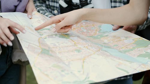 有关地图, 手, 指的免费素材视频