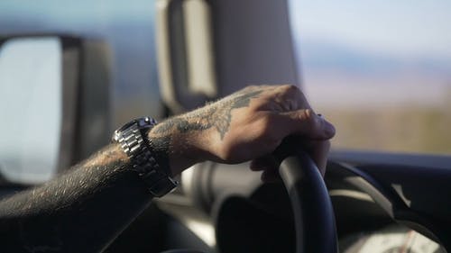 有关刺青, 司机, 戒指的免费素材视频