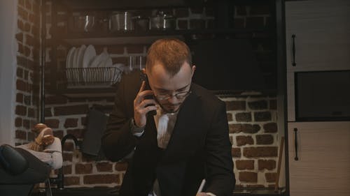 有关人, 呆在家里, 呼叫的免费素材视频