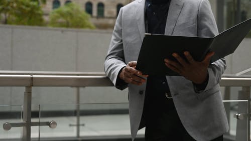 有关人, 写字夹板, 户外的免费素材视频