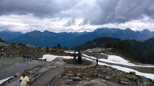 有关下雨天, 人, 冒险的免费素材视频