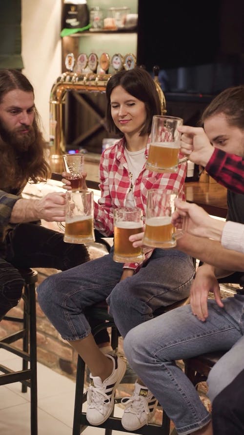有关啤酒, 啤酒节, 坐的免费素材视频