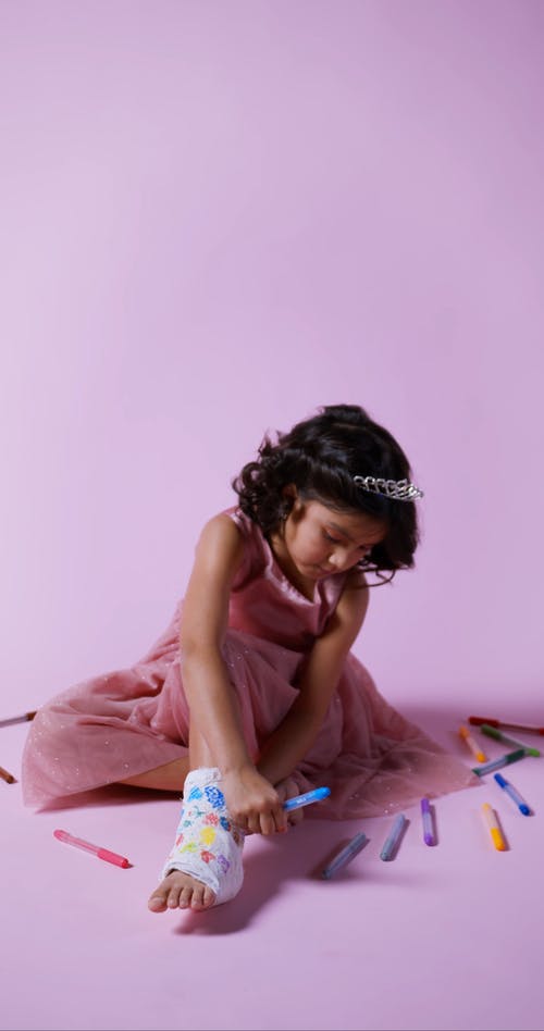 有关伤, 儿童, 创造力的免费素材视频