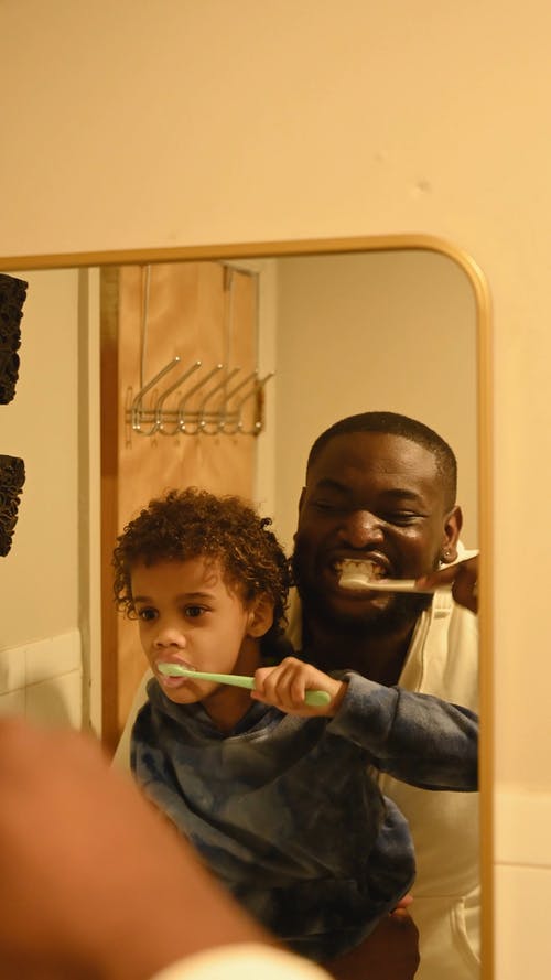 有关人, 儿子, 刷牙的免费素材视频