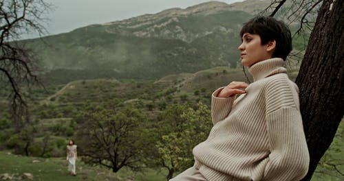 有关下, 倚, 女人的免费素材视频