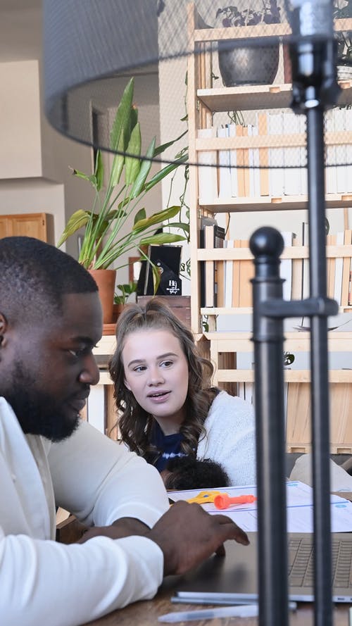 有关人, 在家工作, 垂直视频的免费素材视频