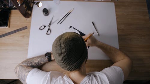 有关（顶部有小羊毛球的）羊毛帽子, 人, 光的免费素材视频