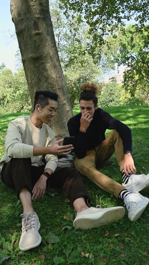 有关公园背景, 垂直视频, 大笑的免费素材视频