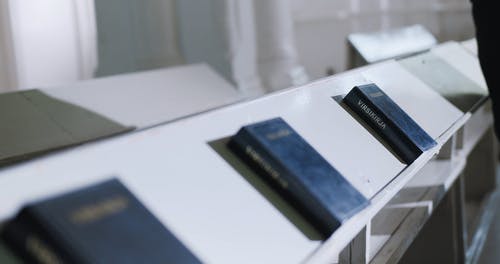 有关圣经, 宗教信仰, 室内的免费素材视频