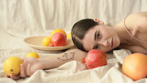 有关健康食品, 女人, 手臂纹身的免费素材视频