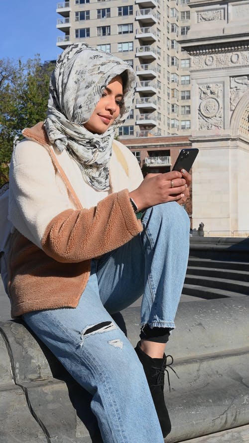 有关上网, 人, 垂直视频的免费素材视频