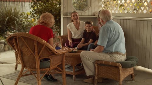 有关一起, 坐, 女性的免费素材视频