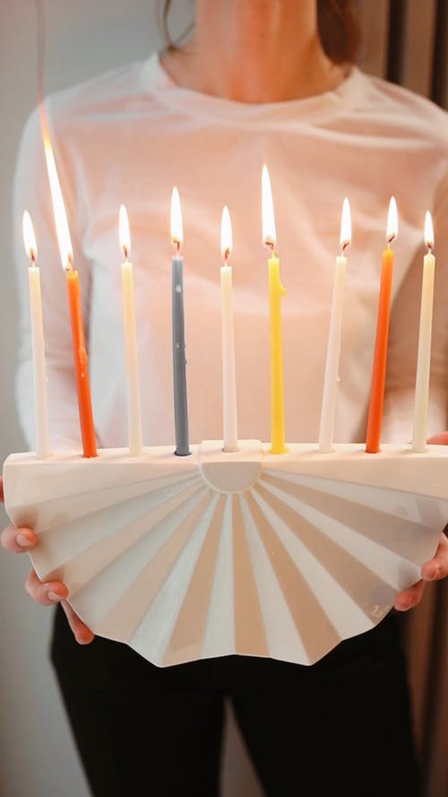 有关垂直视频, 女人, 握住的免费素材视频